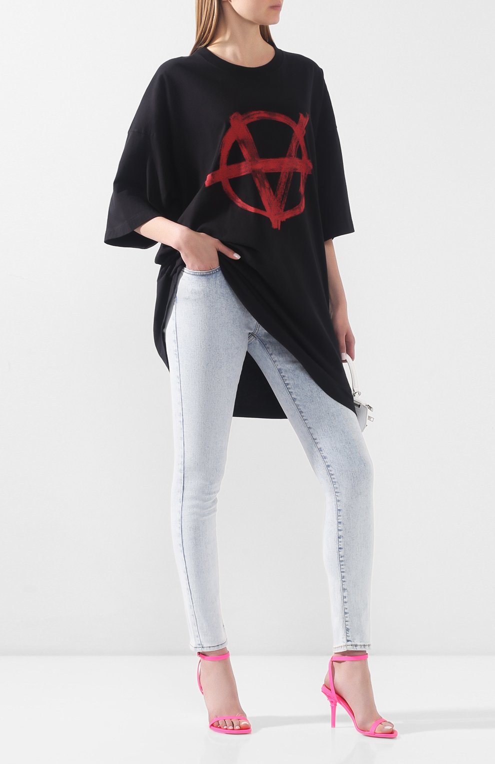 Футболка VETEMENTS черного цвета по цене 21150 руб., арт. SS20TR297 1621/W/BLACK/RED, фото 2 Футболка VETEMENTS, арт. SS20TR297 1621/W/BLACK/RED, фото 2