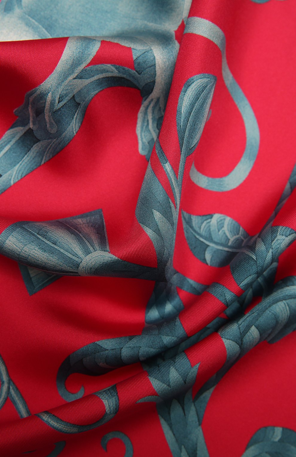 Шелковый платок lemur in red KIRILL OVCHINNIKOV красного цвета по цене 23100 руб., арт. 90\Lr, фото 2 Шелковый платок lemur in red KIRILL OVCHINNIKOV, арт. 90\Lr, фото 2