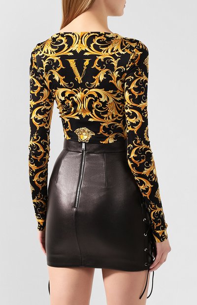 Блузка с принтом VERSACE разноцветного цвета по цене 98400 руб., арт. A85617/A233230, фото 4 Блузка с принтом VERSACE, арт. A85617/A233230, фото 4