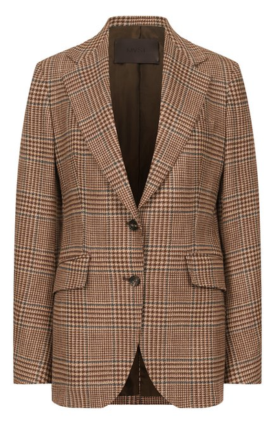 Жакеты и костюмы