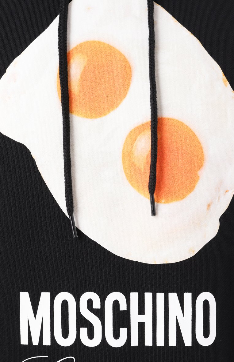 Мужской хлопковое худи MOSCHINO черного цвета, арт. A1708/0228 | Фото 6 (Длина (для топов): Стандартные; Рукава: Длинные; Принт: С принтом; Мужское Кросс-КТ: Худи-одежда; Стили: Спорт-шик; Материал внешний: Хлопок; Автоматизация ТО: Проставлено; Автоматизация состава: Проставлено; Детали: Без декора)