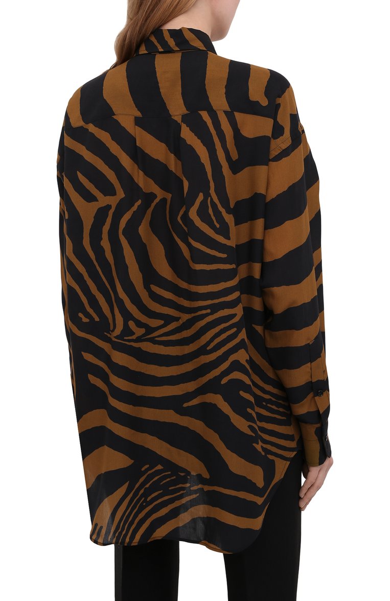 Женская рубашка TOM FORD коричневого цвета, арт. CA3191-FAP139 | Фото 4 (Длина (для топов): Удлиненные; Рукава: Длинные; Женское Кросс-КТ: Рубашка-одежда; Принт: С принтом; Стили: Кэжуэл; Региональные ограничения белый список (Axapta Mercury): RU; Материал внешний: Хлопок)