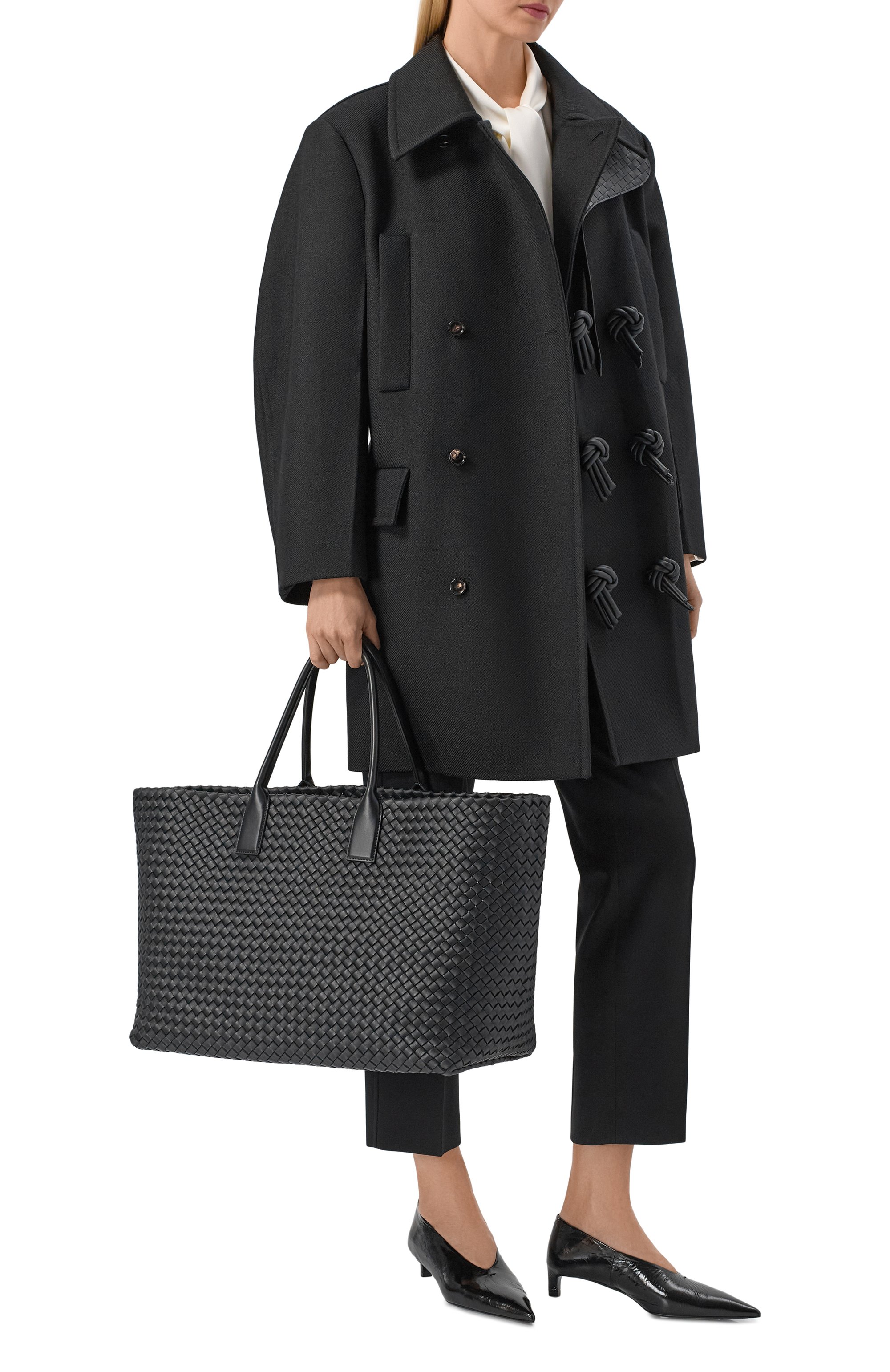 Сумка-тоут cabat large BOTTEGA VENETA черного цвета по цене 1445000 руб., арт. 608811/V10W1, фото 3 Сумка-тоут cabat large BOTTEGA VENETA, арт. 608811/V10W1, фото 3