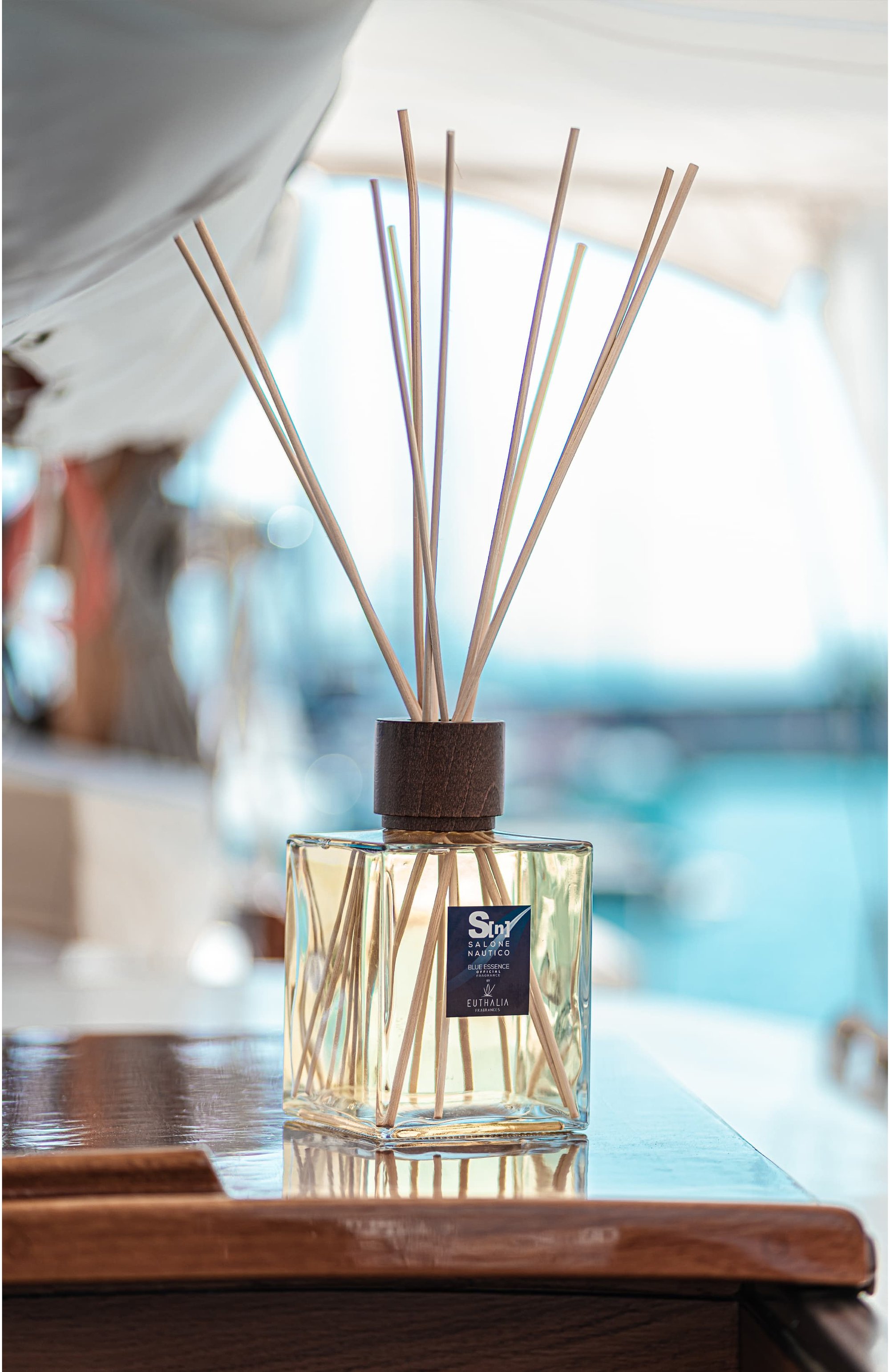 Диффузор blue essence (500ml) EUTHALIA FRAGRANCES бесцветного цвета по цене 25630 руб., арт. 4603336950863, фото 3 Диффузор blue essence (500ml) EUTHALIA FRAGRANCES, арт. 4603336950863, фото 3