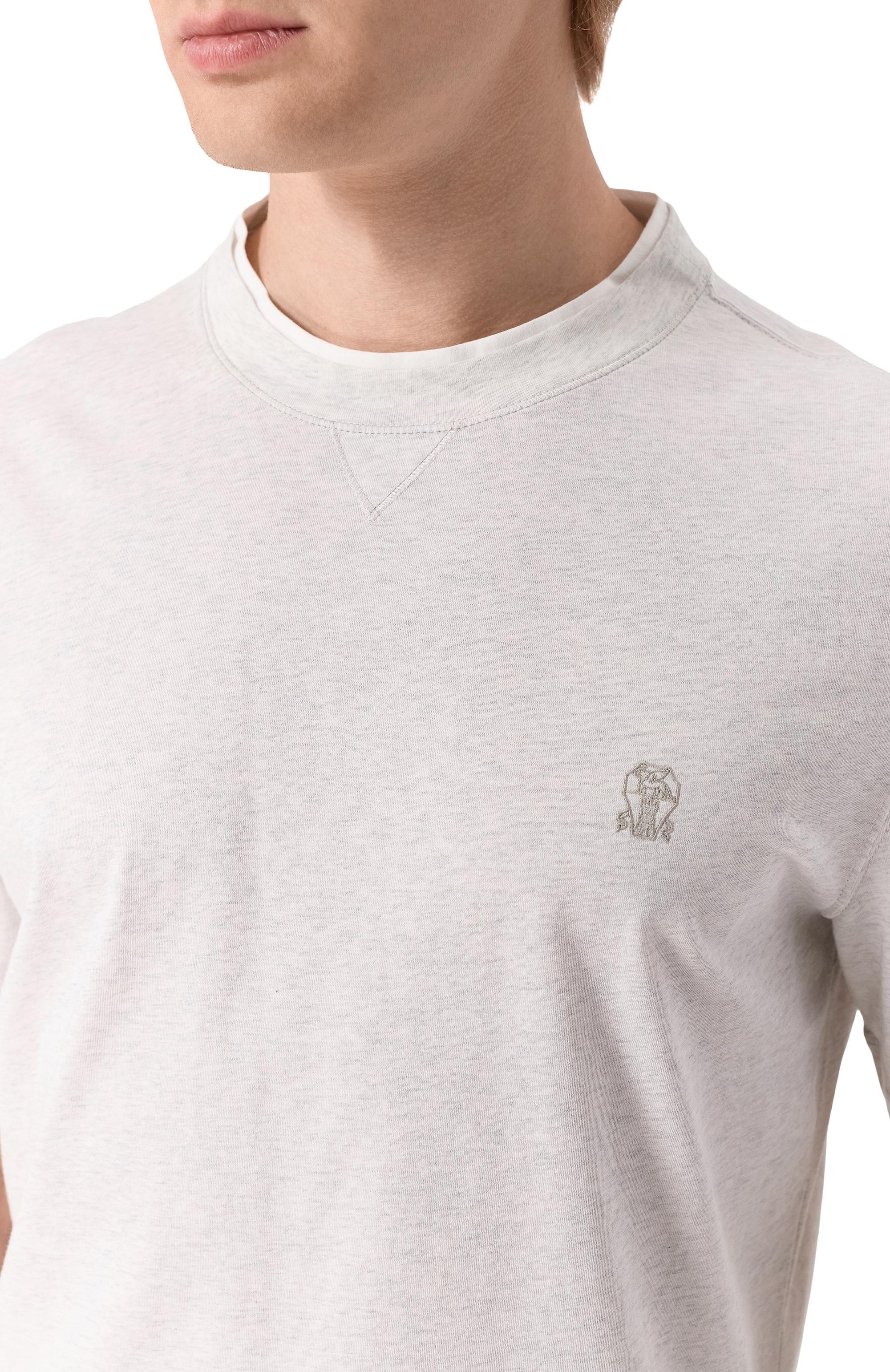 Хлопковая футболка BRUNELLO CUCINELLI светло-серого цвета по цене 62300 руб., арт. M0B137451W, фото 5 Хлопковая футболка BRUNELLO CUCINELLI, арт. M0B137451W, фото 5