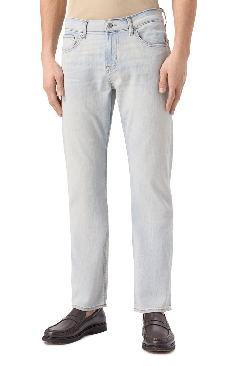 Мужские джинсы 7 FOR ALL MANKIND голубого цвета, арт. JSMNC120MZ | Фото 3 (Материал внешний: Хлопок, Деним; Драгоценные камни: Проставлено; Длина (брюки, джинсы): Стандартные; Материал сплава: Проставлено; Детали: Делаве; Кросс-КТ: Деним; Силуэт М (брюки): Прямые; Стили: Кэжуэл, Повседневный)