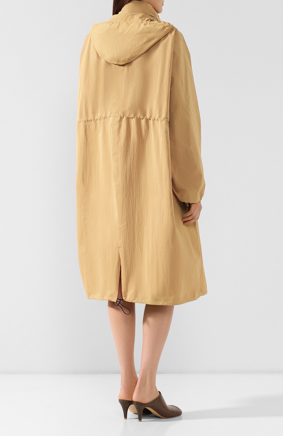 Плащ с капюшоном BOTTEGA VENETA бежевого цвета по цене 299500 руб., арт. 573034/VF4K0, фото 4 Плащ с капюшоном BOTTEGA VENETA, арт. 573034/VF4K0, фото 4