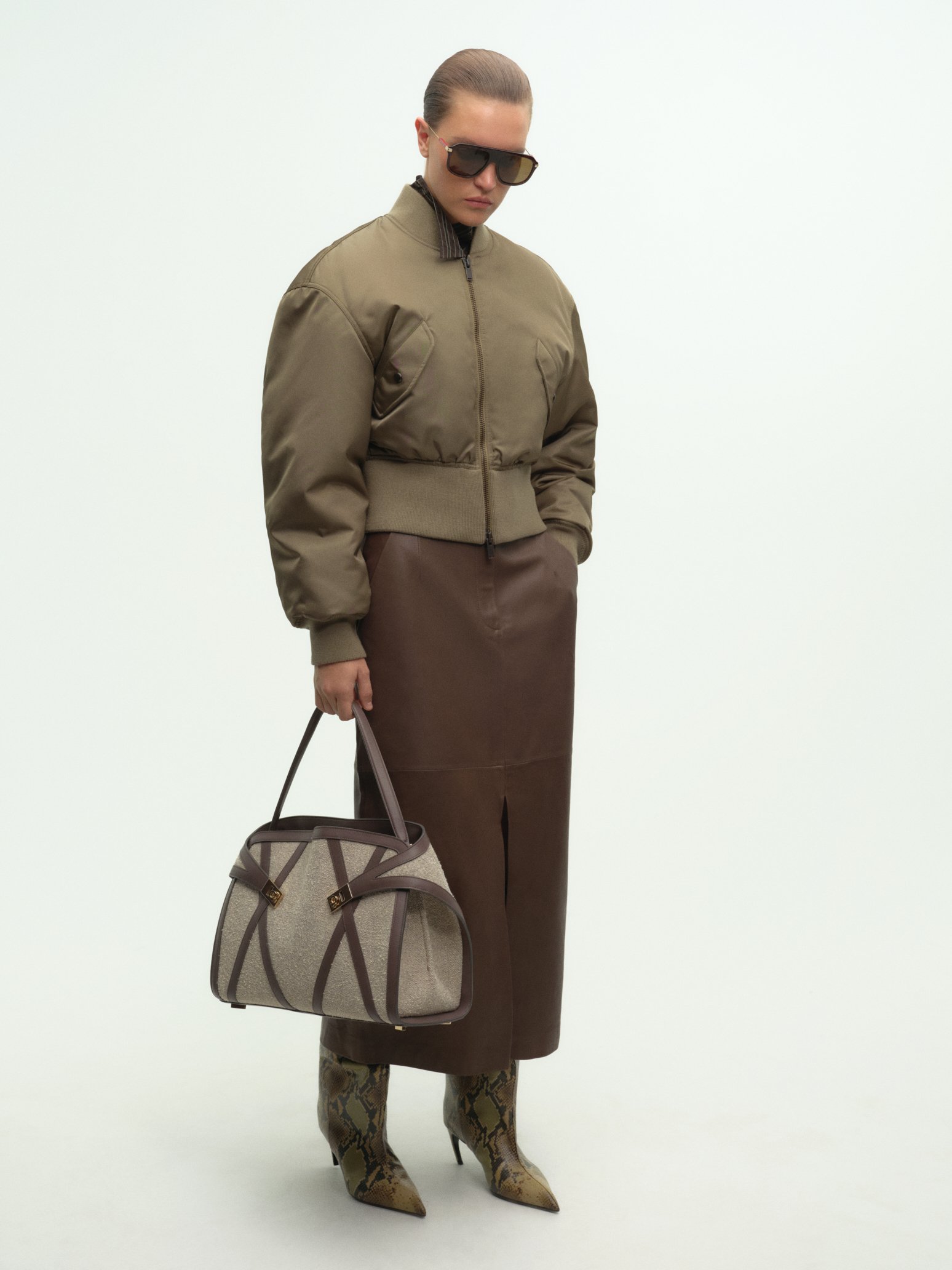 Сумка hug medium FERRAGAMO, арт. 21A291/786, фото 8