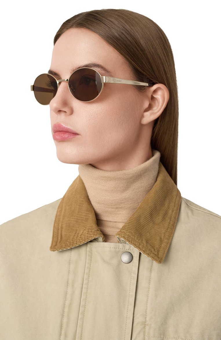 Женские солнцезащитные очки SAINT LAURENT золотого цвета, арт. SL 692 004 | Фото 2 (Региональные ограничения белый список (Axapta Mercury): Не проставлено; Нос: Не проставлено; Тип очков: С/з; Кросс-КТ: С/з-унисекс; Материал: Металл; Оптика Гендер: оптика-унисекс; Очки форма: Овальные)