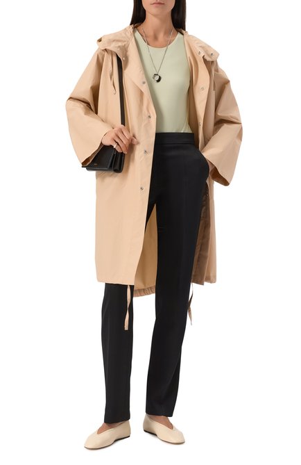 Женский хлопковый плащ JIL SANDER бежевого цвета, арт. J04AH0002-J45026 | Фото 2 (Материал внешний: Хлопок; Материал сплава: Проставлено; Рукава: Длинные; Длина (верхняя одежда): До колена; Драгоценные камни: Проставлено)
