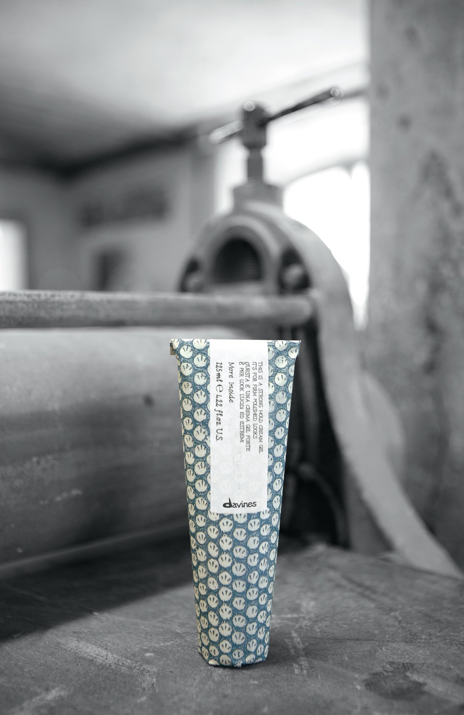 Крем-гель more inside для стойких глянцевых образов (125ml) DAVINES бесцветного цвета по цене 2880 руб., арт. 87132, фото 2 Крем-гель more inside для стойких глянцевых образов (125ml) DAVINES, арт. 87132, фото 2