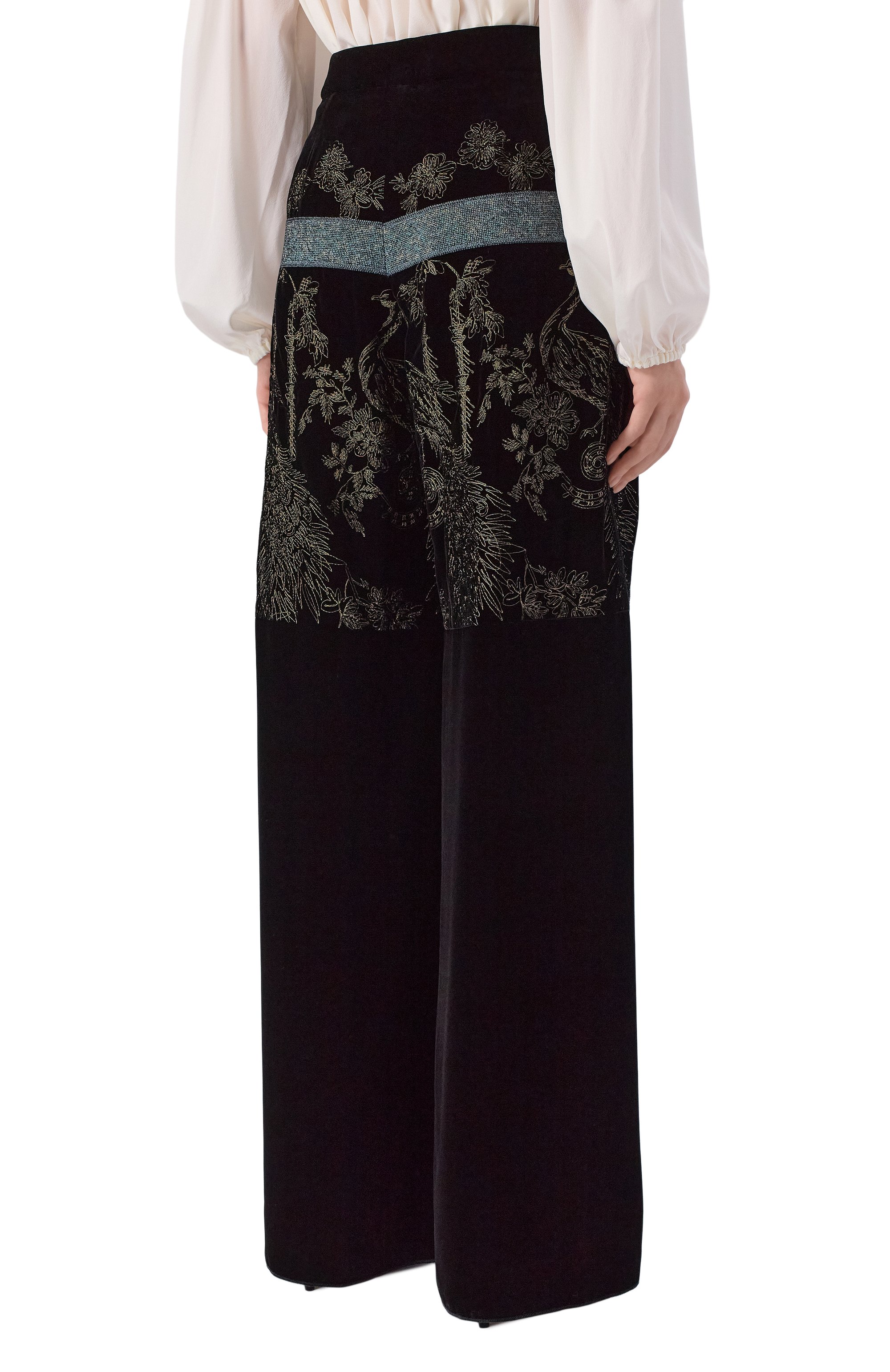 Бархатные брюки GIORGIO ARMANI черного цвета по цене 386500 руб., арт. GW001563/AF21809, фото 4 Бархатные брюки GIORGIO ARMANI, арт. GW001563/AF21809, фото 4
