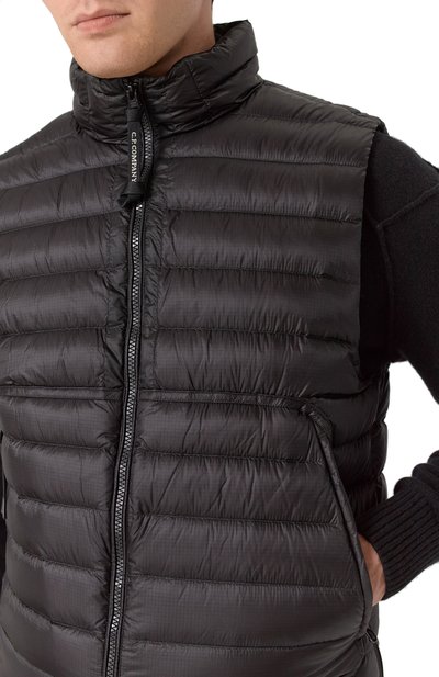 Пуховый жилет C.P. COMPANY черного цвета по цене 56900 руб., арт. RCCMVE703A110416A, фото 5 Пуховый жилет C.P. COMPANY, арт. RCCMVE703A110416A, фото 5