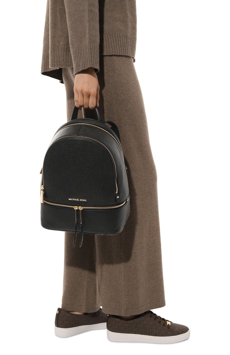 Женский рюкзак rhea medium MICHAEL MICHAEL KORS черного цвета, арт. 30S5GEZB1L | Фото 2 (Материал: Натуральная кожа; Размер: medium; Стили: Кэжуэл; Материал сплава: Проставлено; Драгоценные камни: Проставлено; Автоматизация Diginetica: Не назначено)