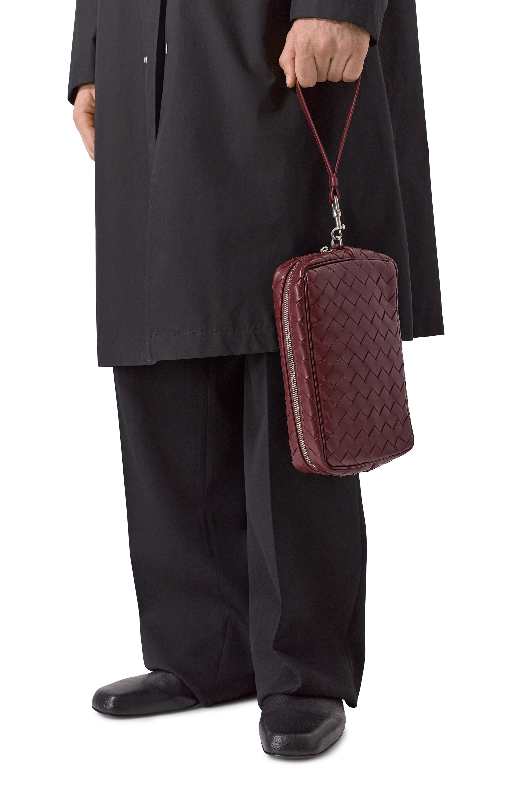 Борсетка BOTTEGA VENETA бордового цвета по цене 257500 руб., арт. 777390/V2HL1, фото 2 Борсетка BOTTEGA VENETA, арт. 777390/V2HL1, фото 2