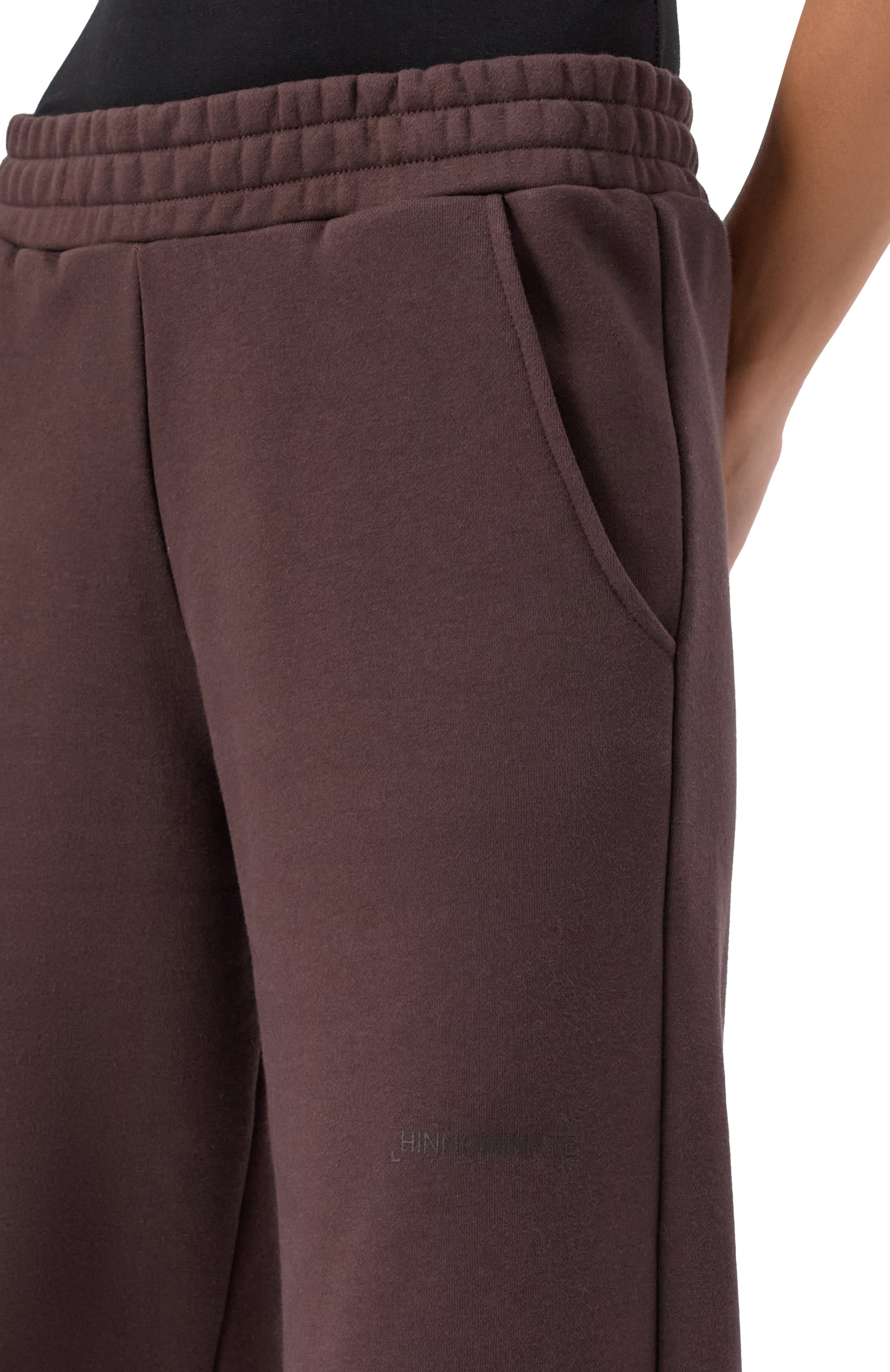 Хлопковые брюки HINNOMINATE коричневого цвета по цене 13200 руб., арт. HMABW01950, фото 5 Хлопковые брюки HINNOMINATE, арт. HMABW01950, фото 5