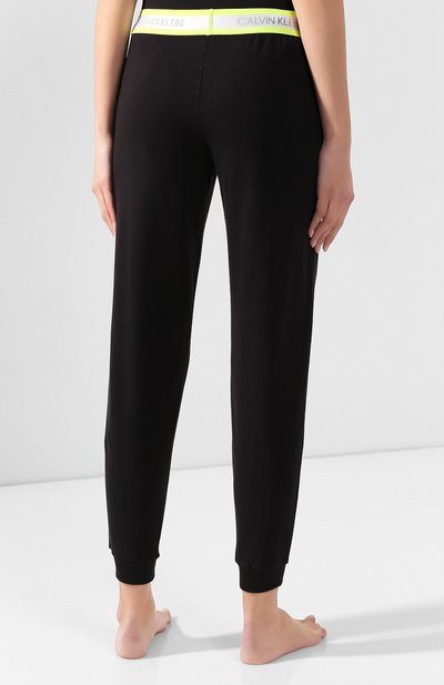 Хлопковые джоггеры CALVIN KLEIN черного цвета по цене 6265 руб., арт. QS6342E, фото 4 Хлопковые джоггеры CALVIN KLEIN, арт. QS6342E, фото 4