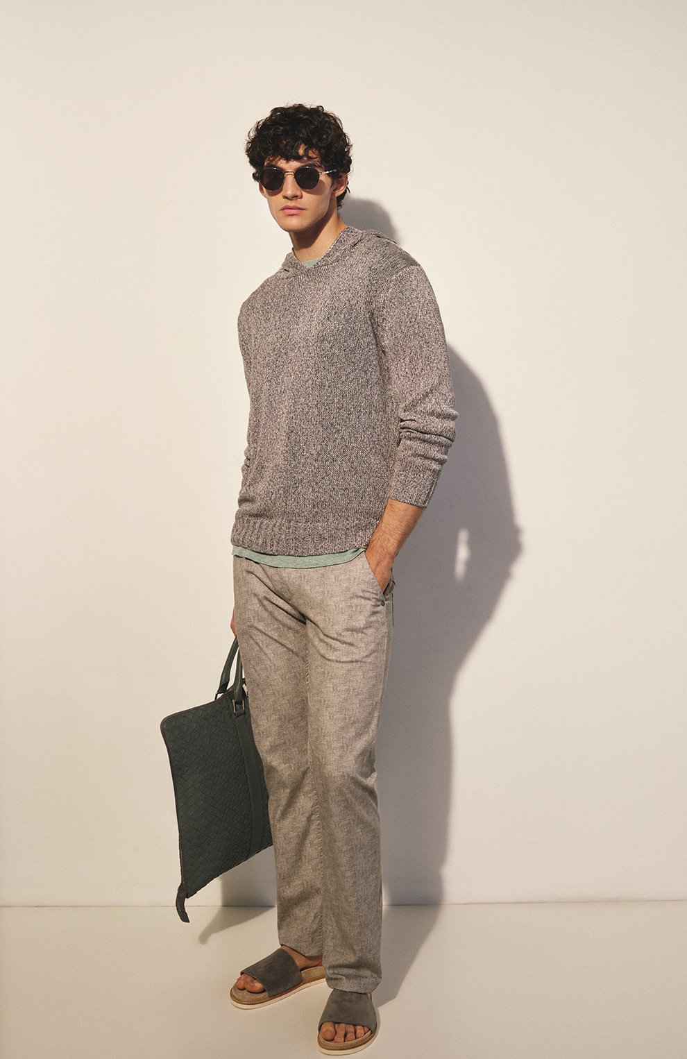 Кожаный кофр BOTTEGA VENETA серого цвета по цене 338500 руб., арт. 669369/V0E51, фото 6 Кожаный кофр BOTTEGA VENETA, арт. 669369/V0E51, фото 6