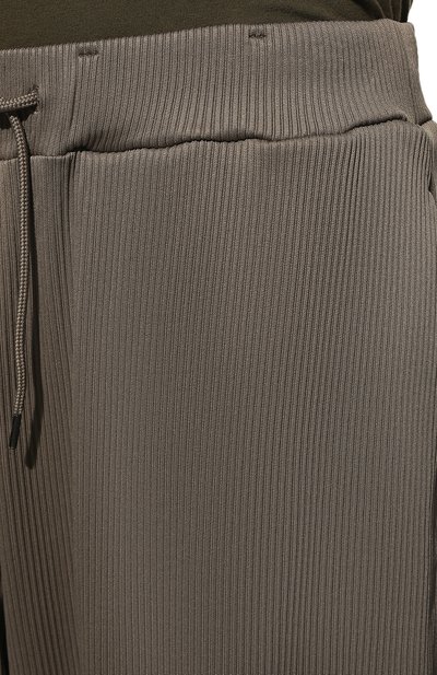 Джоггеры KAZUYUKI KUMAGAI серого цвета по цене 45800 руб., арт. AP21-007, фото 5 Джоггеры KAZUYUKI KUMAGAI, арт. AP21-007, фото 5