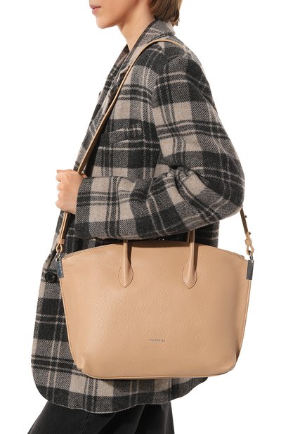 Сумка estelle medium COCCINELLE светло-бежевого цвета по цене 33750 руб., арт. E1 M3A 18 02 02, фото 2 Сумка estelle medium COCCINELLE, арт. E1 M3A 18 02 02, фото 2