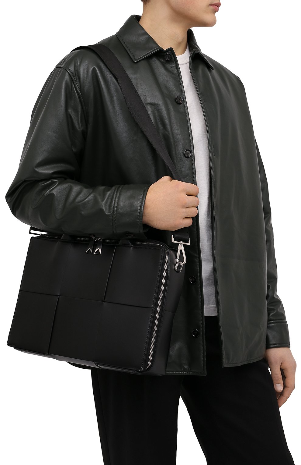 Кожаная сумка для ноутбука arco BOTTEGA VENETA черного цвета по цене 364500 руб., арт. 680120/VB1K1, фото 6 Кожаная сумка для ноутбука arco BOTTEGA VENETA, арт. 680120/VB1K1, фото 6