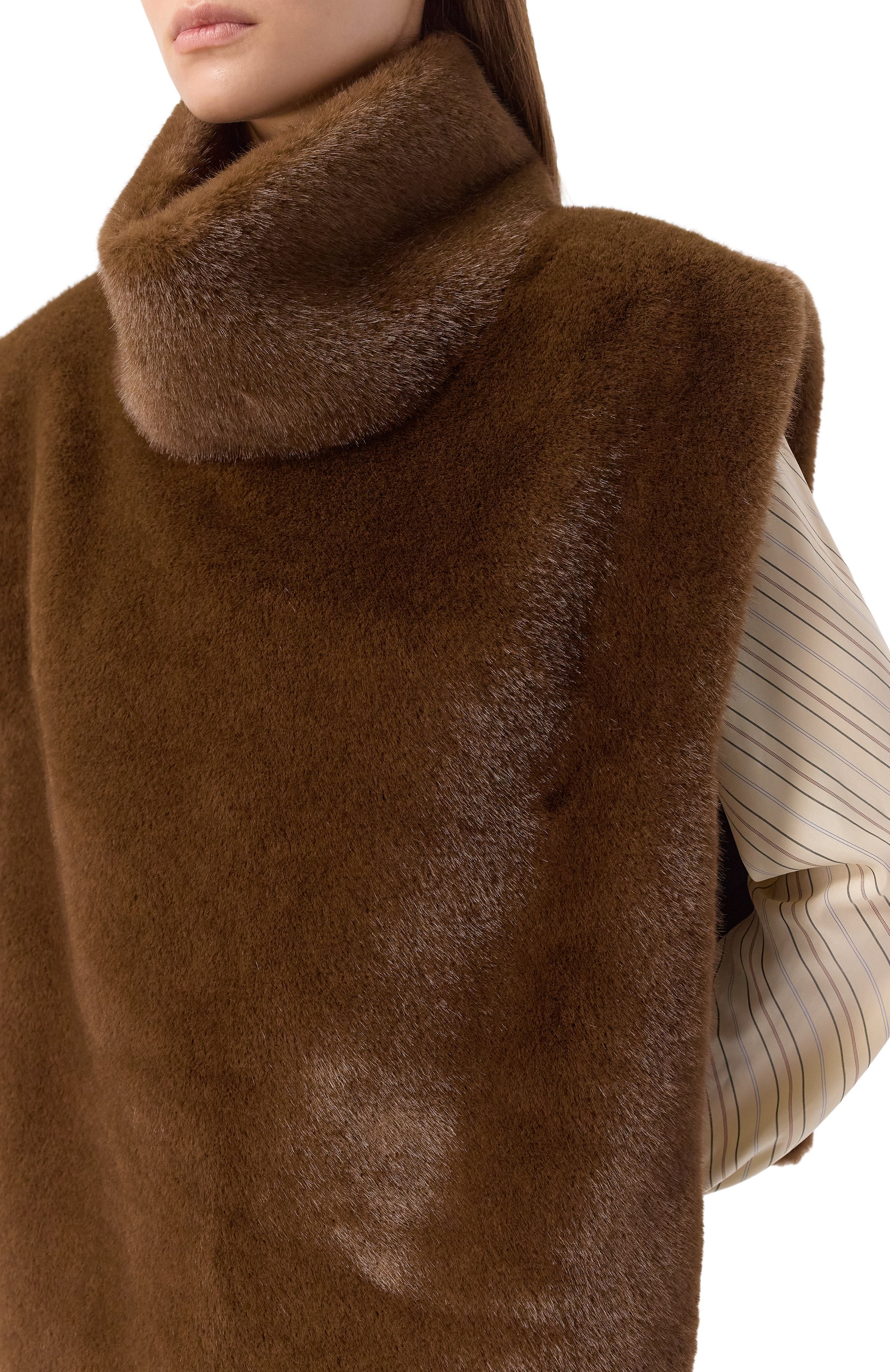 Манишка из экомеха FLASHIN коричневого цвета по цене 35000 руб., арт. FF26FMSF, фото 5 Манишка из экомеха FLASHIN, арт. FF26FMSF, фото 5