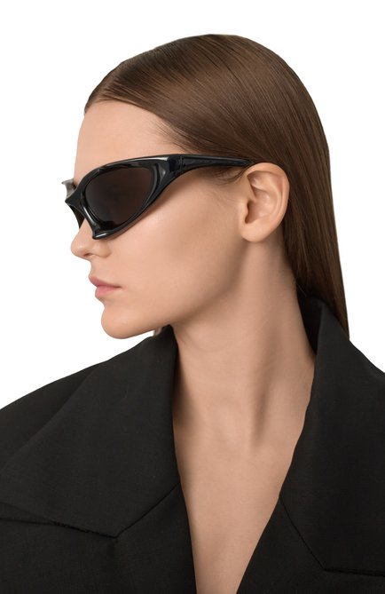 Женские солнцезащитные очки BALENCIAGA черного цвета, арт. BB0352S 001 | Фото 2 (Нос: Не проставлено; Региональные ограничения белый список (Axapta Mercury): Не проставлено)