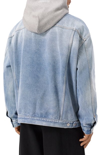 Джинсовая куртка VETEMENTS голубого цвета по цене 109500 руб., арт. UA53JA800L/2801 DENIM, фото 4 Джинсовая куртка VETEMENTS, арт. UA53JA800L/2801 DENIM, фото 4