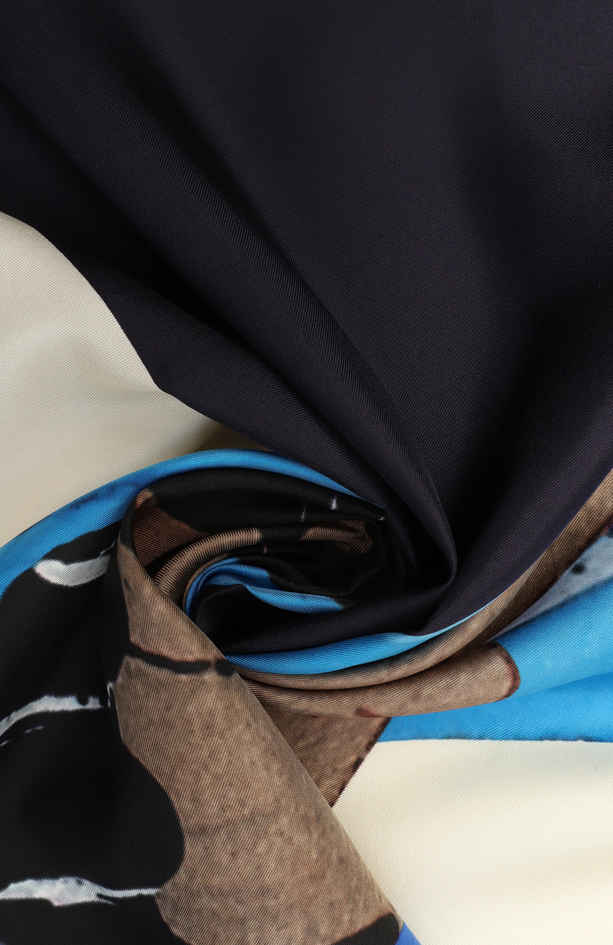 Шелковый платок LANVIN разноцветного цвета по цене 37900 руб., арт. 710009479, фото 3 Шелковый платок LANVIN, арт. 710009479, фото 3