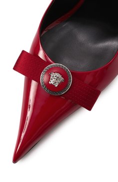 Женские лакированные туфли gianni ribbon 85 VERSACE красного цвета, арт. 1013717/1A08983 | Фото 7 (Материал внутренний: Натуральная кожа; Драгоценные камни: Проставлено; Каблук высота: Высокий; Материал сплава: Проставлено; Материал внешний: Натуральная кожа; Подошва: Плоская; Женское Кросс-КТ: Слингбэки; Каблук тип: Шпилька)