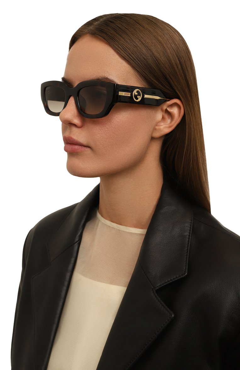 Женские солнцезащитные очки GUCCI коричневого цвета, а�рт. GG1558SK 002 | Фото 2 (Региональные ограничения белый список (Axapta Mercury): Не проставлено; Нос: Не проставлено; Материал: Металл; Тип очков: С/з; Оптика Гендер: оптика-женское; Очки форма: Квадратные)