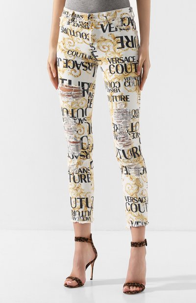 Джинсы с принтом VERSACE JEANS COUTURE белого цвета по цене 38700 руб., арт. A1HUA0J0-UDP504C/SH13V, фото 3 Джинсы с принтом VERSACE JEANS COUTURE, арт. A1HUA0J0-UDP504C/SH13V, фото 3