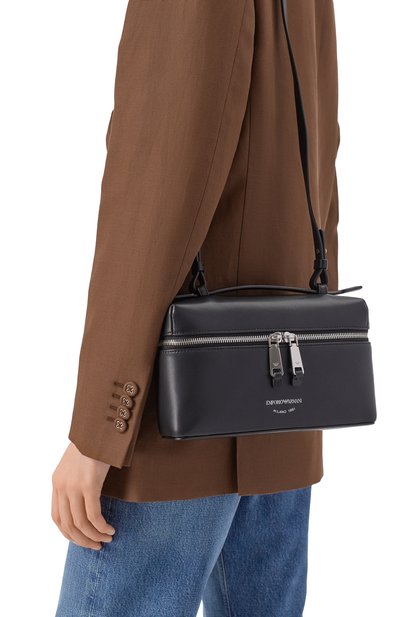 Сумка EMPORIO ARMANI черного цвета по цене 43100 руб., арт. EW004564/AF19229, фото 2 Сумка EMPORIO ARMANI, арт. EW004564/AF19229, фото 2