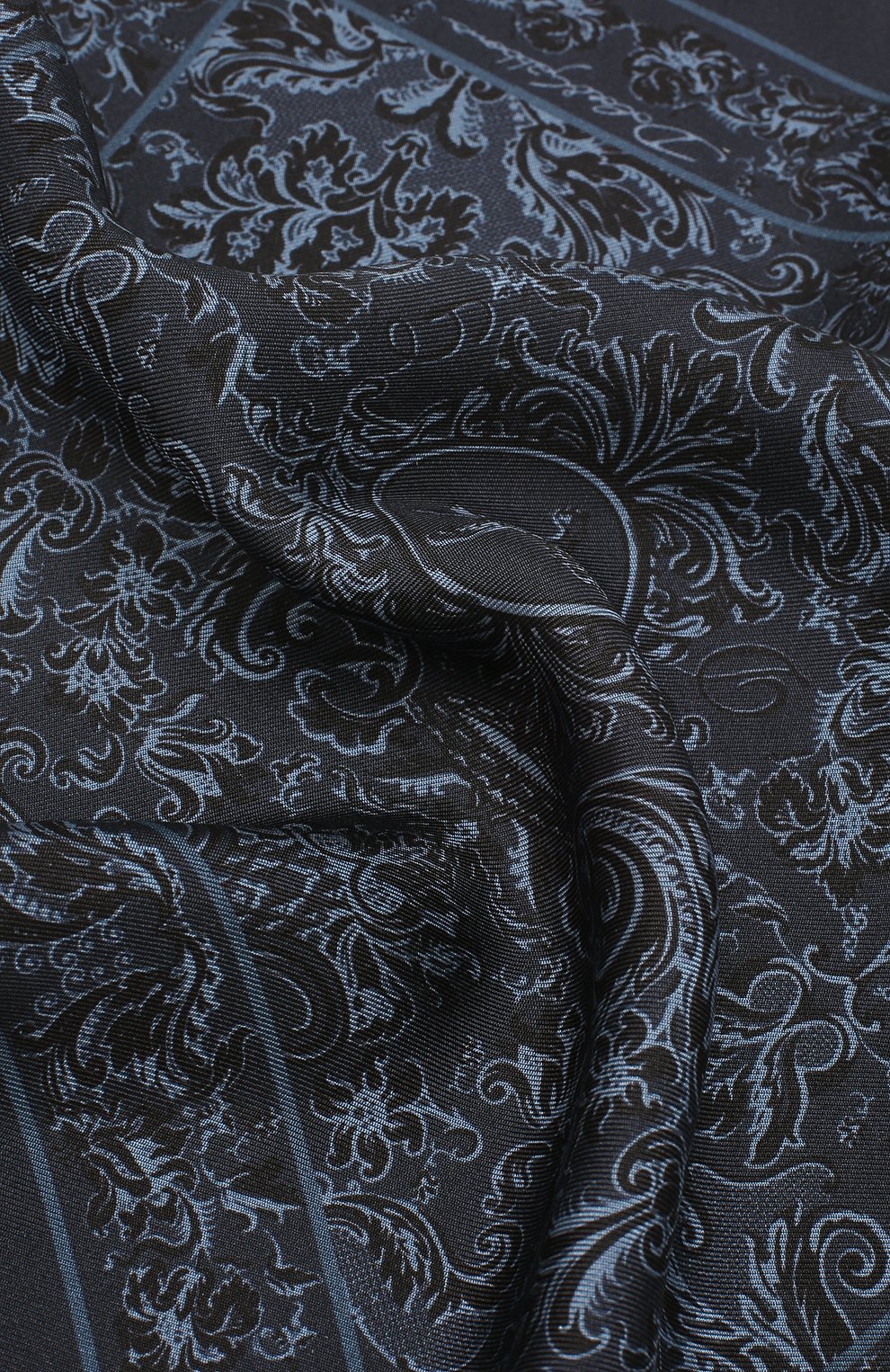 Шелковый платок DOLCE & GABBANA синего цвета по цене 15600 руб., арт. GR412E/G0X80, фото 2 Шелковый платок DOLCE & GABBANA, арт. GR412E/G0X80, фото 2