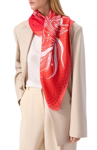 Шелковый платок scarlet LEFFERS красного цвета по цене 41480 руб., арт. 41.52.3.17.13, фото 2 Шелковый платок scarlet LEFFERS, арт. 41.52.3.17.13, фото 2