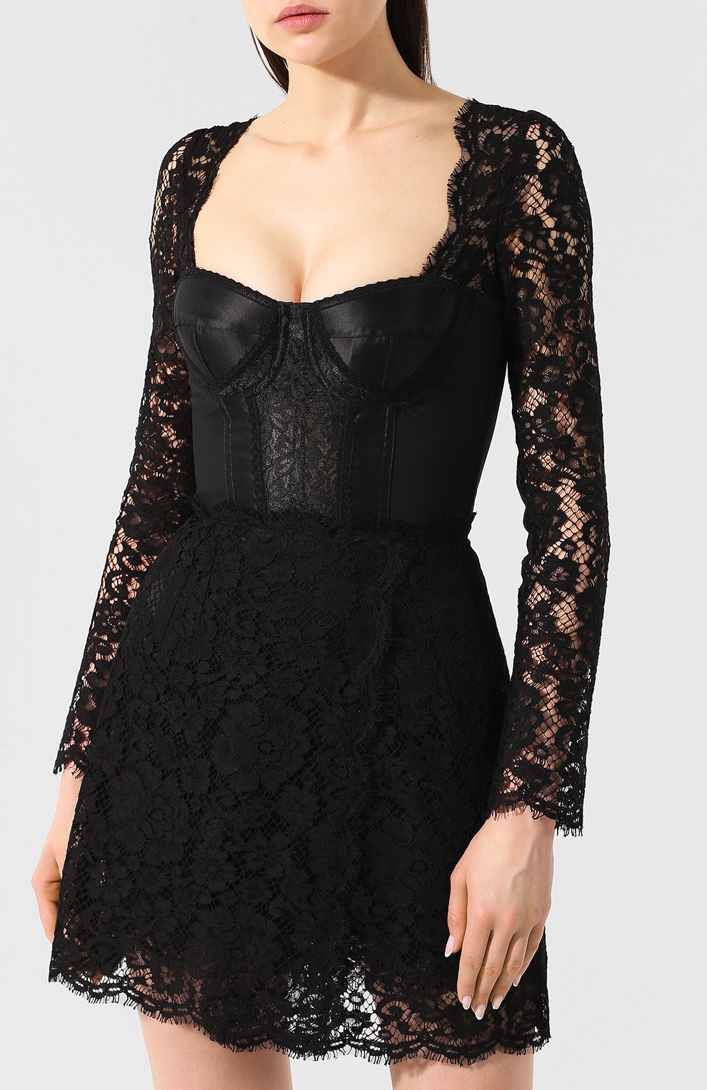 Кружевное платье DOLCE & GABBANA черного цвета по цене 226500 руб., арт. F6D4GT/HLMCK, фото 3 Кружевное платье DOLCE & GABBANA, арт. F6D4GT/HLMCK, фото 3