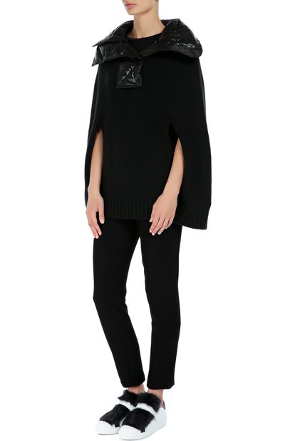 Шерстяная накидка с утепленным высоким воротником MONCLER черного цвета по цене 64150 руб., арт. B2-093-99698-00-95113, фото 2 Шерстяная накидка с утепленным высоким воротником MONCLER, арт. B2-093-99698-00-95113, фото 2