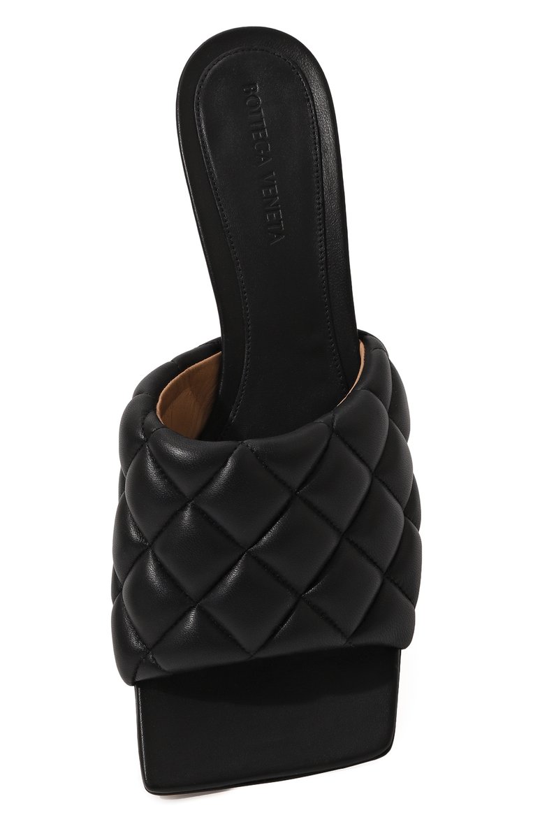 Женские кожаные мюли padded BOTTEGA VENETA черного цвета, арт. 729764/VBRR0 | Фото 6 (Материал сплава: Проставлено; Драгоценные камни: Проставлено; Подошва: Плоская; Каблук высота: Низкий; Материал внутренний: Натуральная кожа; Каблук тип: Kitten heel; Материал внешний: Натуральная кожа)
