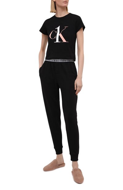 Брюки CALVIN KLEIN черного цвета по цене 8355 руб., арт. QS6576E, фото 2 Брюки CALVIN KLEIN, арт. QS6576E, фото 2