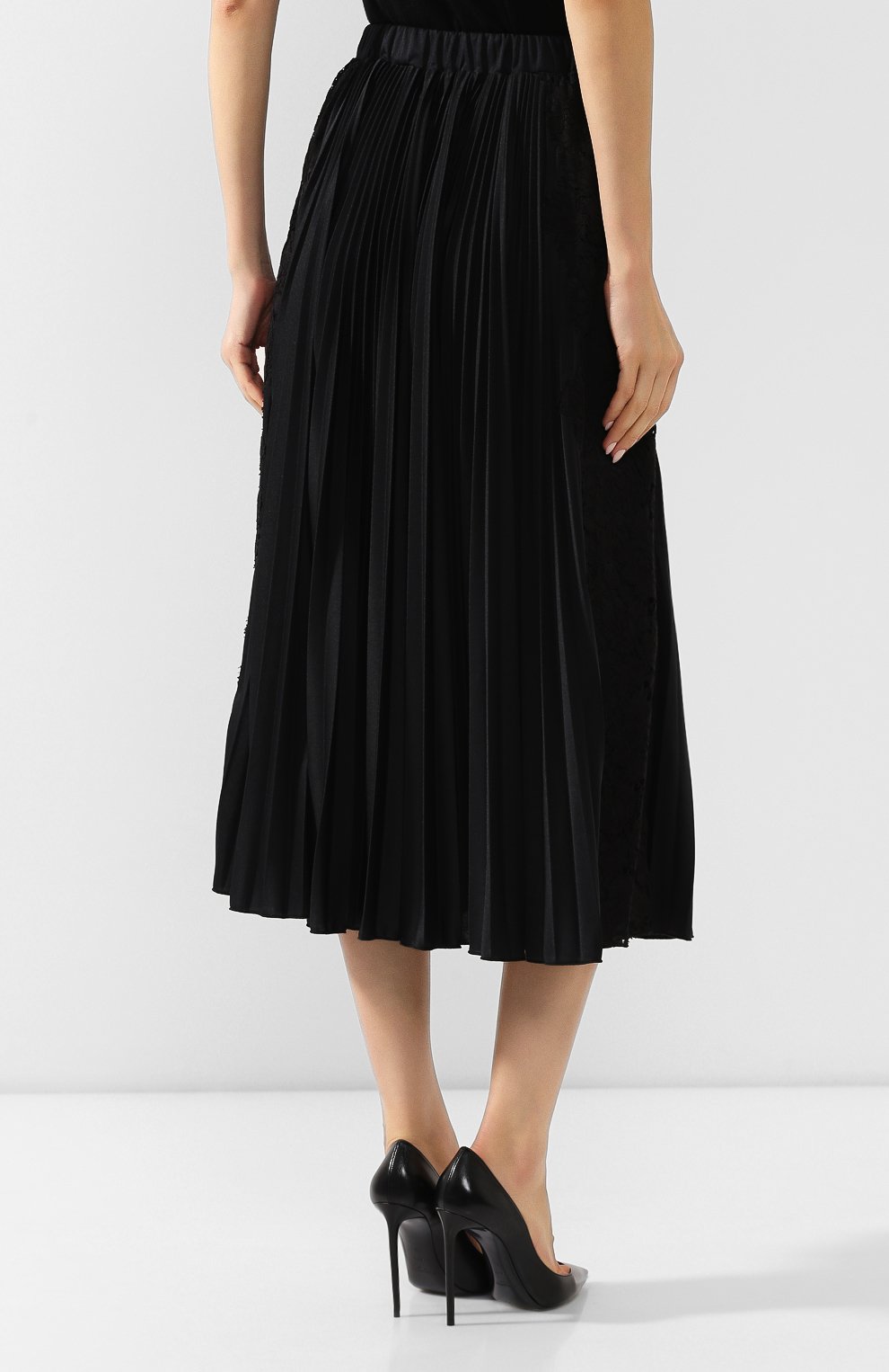 Плиссированная юбка VALENTINO черного цвета по цене 156500 руб., арт. SB3MD00W4TG, фото 4 Плиссированная юбка VALENTINO, арт. SB3MD00W4TG, фото 4
