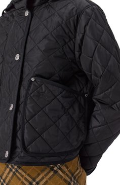Женская куртка BURBERRY черного цвета, арт. 8072798 | Фото 5 (Длина (ве�рхняя одежда): Короткие; Драгоценные камни: Проставлено; Материал подклада: Синтетический материал; Рукава: Длинные; Материал сплава: Проставлено; Кросс-КТ: Легкие, Куртка; Стили: Кэжуэл; Материал внешний: Синтетический материал)