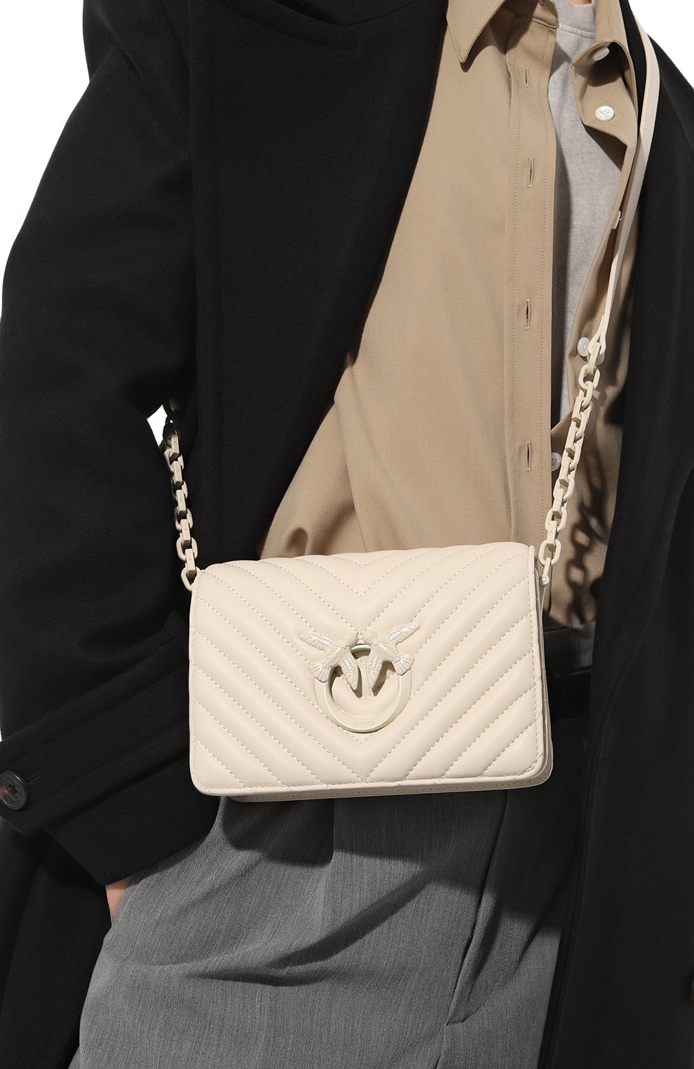 Сумка love click mini PINKO кремового цвета по цене 50240 руб., арт. 100067/A0VM, фото 2 Сумка love click mini PINKO, арт. 100067/A0VM, фото 2