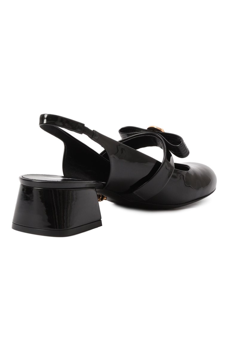 Женские лакированные туфли gianni ribbon 35 VERSACE черного цвета, арт. 1018457/D2VE | Фото 5 (Материал внешний: Натуральная кожа; Каблук высота: Низкий; Материал внутренний: Натуральная кожа; Подошва: Плоская; Каблук тип: Устойчивый; Женское Кросс-КТ: Слингбэки; Автоматизация состава: Проставлено; Автоматизация ТО: Проставлено)