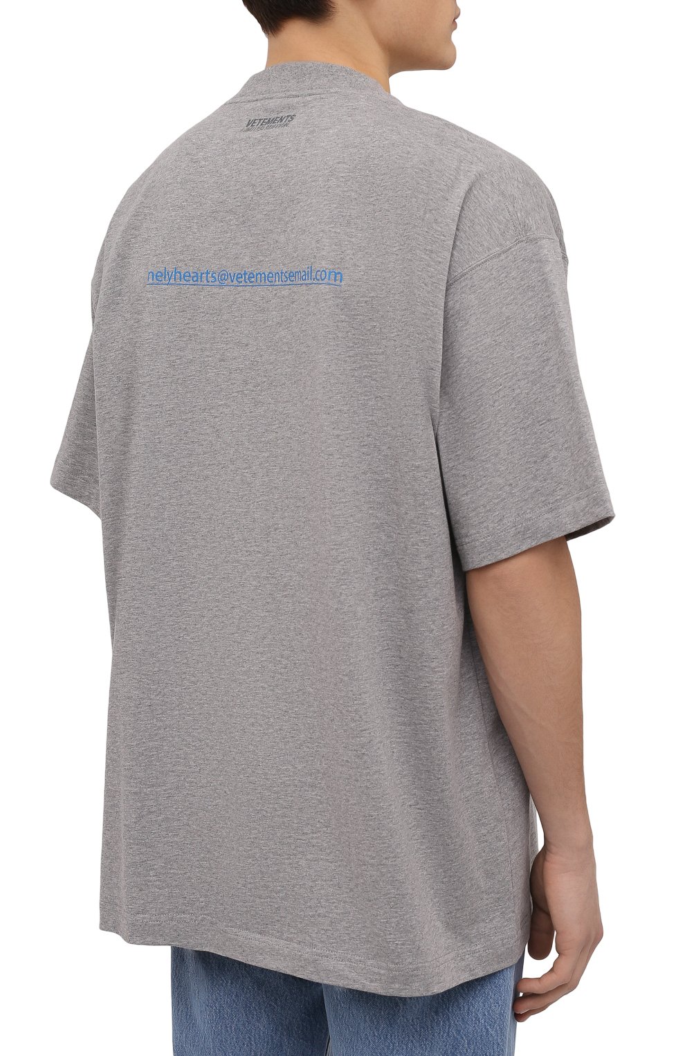 Хлопковая футболка VETEMENTS серого цвета по цене 35250 руб., арт. UE52TR190G 1611/M, фото 7 Хлопковая футболка VETEMENTS, арт. UE52TR190G 1611/M, фото 7