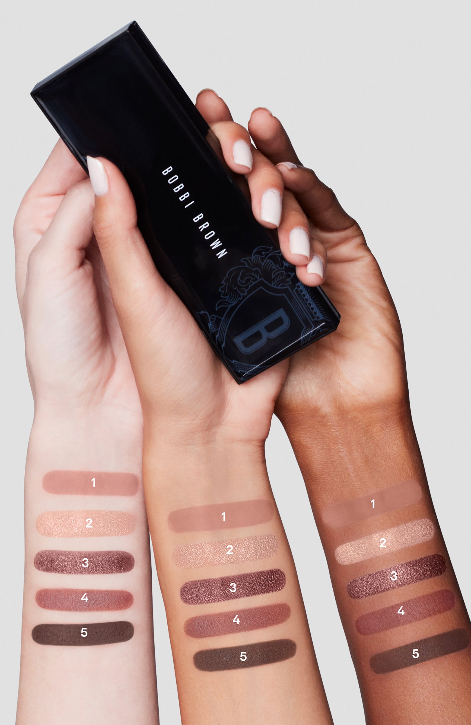 Палетка теней bare nudes eye shadow palette, оттенок rosey nudes (5,5g) BOBBI BROWN цвета по цене 8300 руб., арт. H8D4-01, фото 4 Палетка теней bare nudes eye shadow palette, оттенок rosey nudes (5,5g) BOBBI BROWN, арт. H8D4-01, фото 4