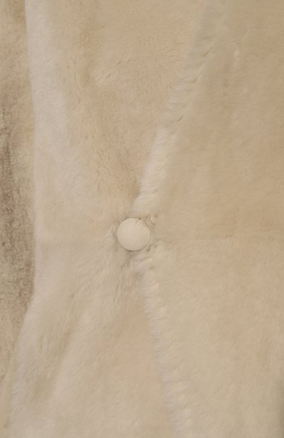 Шуба из овчины ALINE кремового цвета по цене 250000 руб., арт. AL22FW010907, фото 5 Шуба из овчины ALINE, арт. AL22FW010907, фото 5