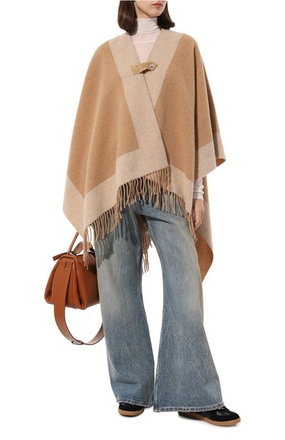 Шерстяная накидка WOOLRICH бежевого цвета по цене 32000 руб., арт. CFWWAC0169FRUT3557, фото 2 Шерстяная накидка WOOLRICH, арт. CFWWAC0169FRUT3557, фото 2