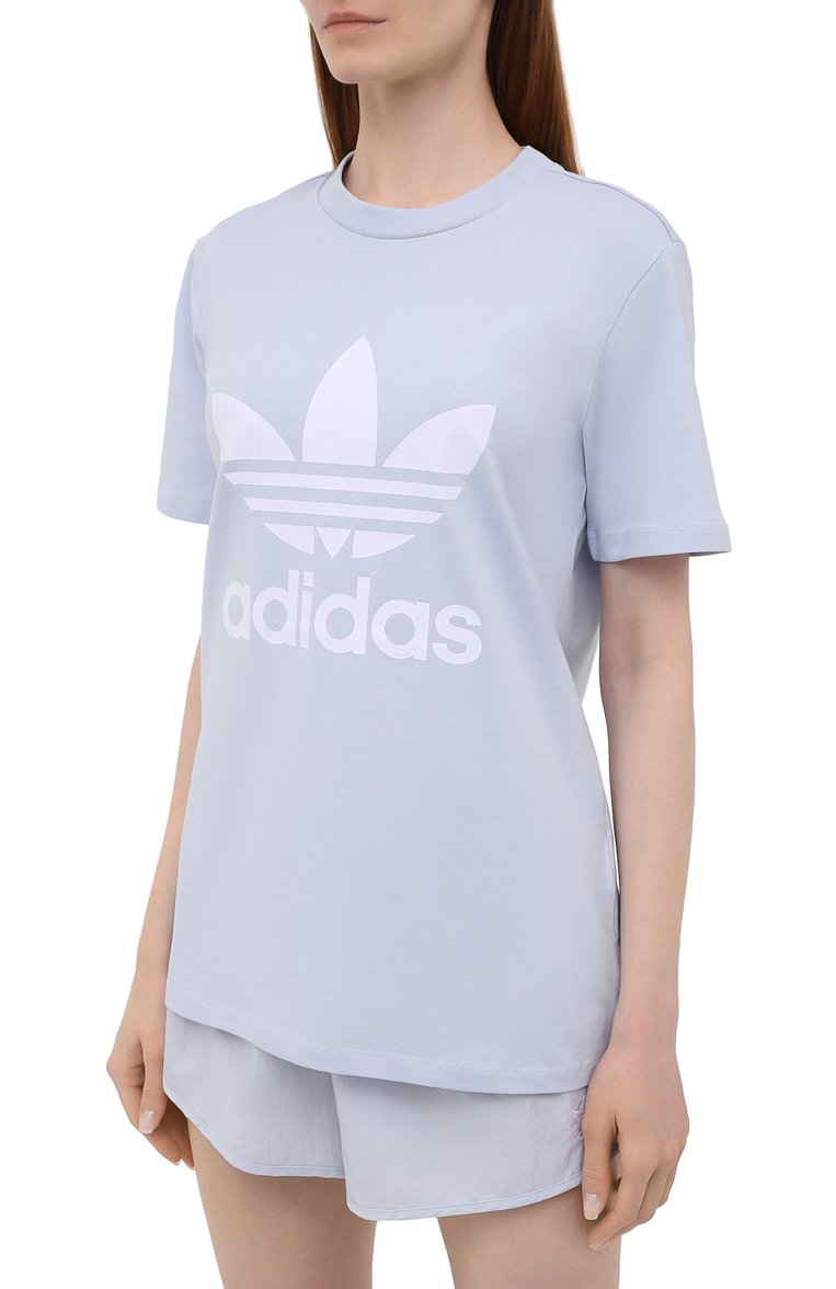 Женская голубая хлопковая футболка ADIDAS ORIGINALS купить в  интернет-магазине ЦУМ, арт. GN2975