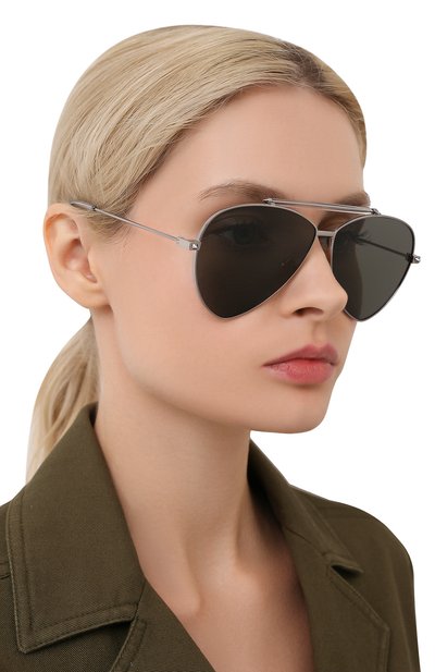 Солнцезащитные очки ALEXANDER MCQUEEN серебряного цвета по цене 27150 руб., арт. AM0058 002, фото 2 Солнцезащитные очки ALEXANDER MCQUEEN, арт. AM0058 002, фото 2