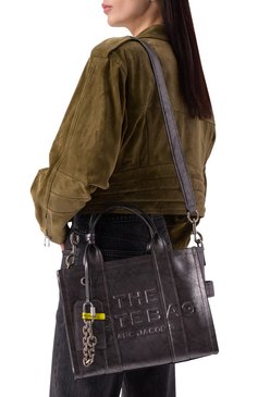 Женская сумка the tote bag medium MARC JACOBS (THE) темно-серого цвета, арт. 2R4HTT013H02 | Фото 2 (Ремень/цепочка: На ремешке; Материал: Натуральная кожа; Размер: medium)